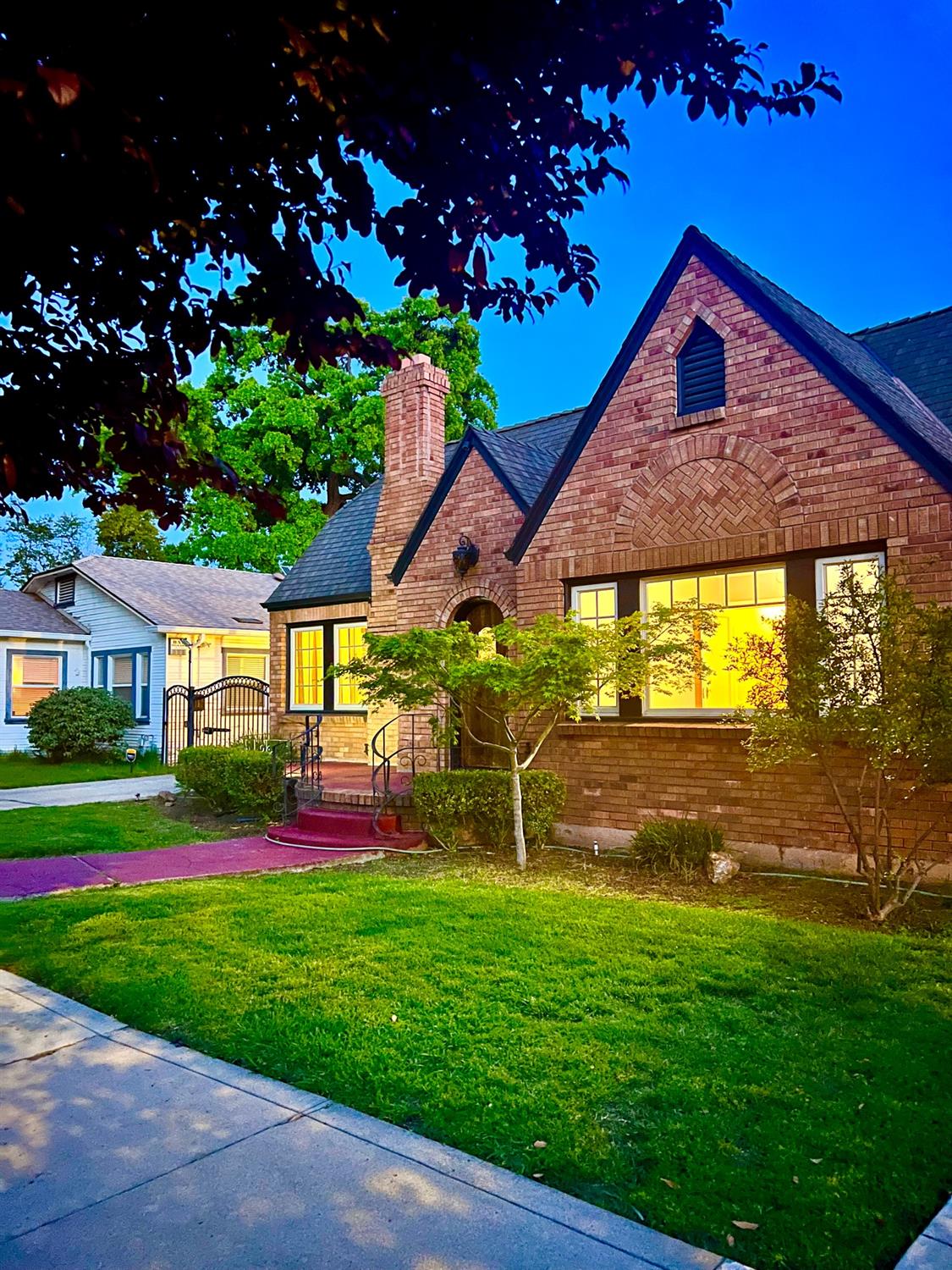 Detail Gallery Image 2 of 99 For 1228 W Walnut St, Stockton,  CA 95203 - 3 Beds | 2 Baths