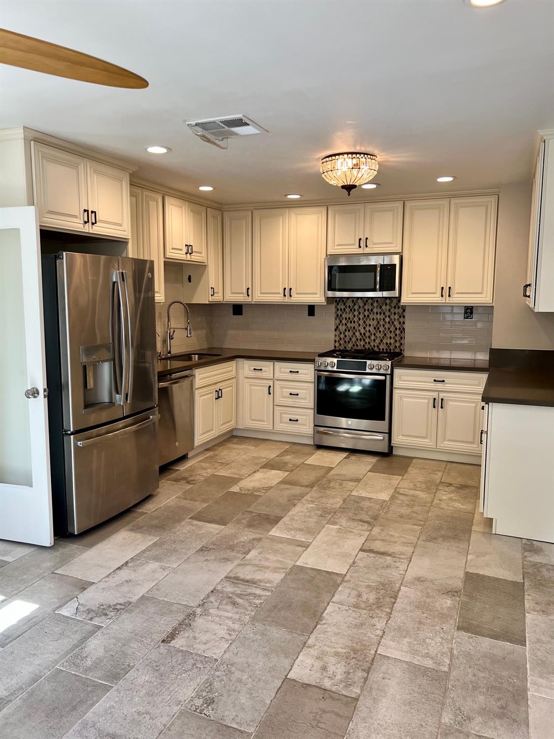 Detail Gallery Image 28 of 99 For 1228 W Walnut St, Stockton,  CA 95203 - 3 Beds | 2 Baths