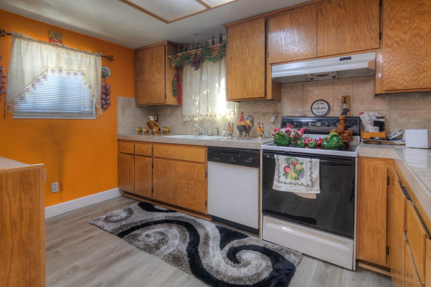 Detail Gallery Image 10 of 27 For 7326 Loma Verde Way, Sacramento,  CA 95822 - 3 Beds | 2 Baths