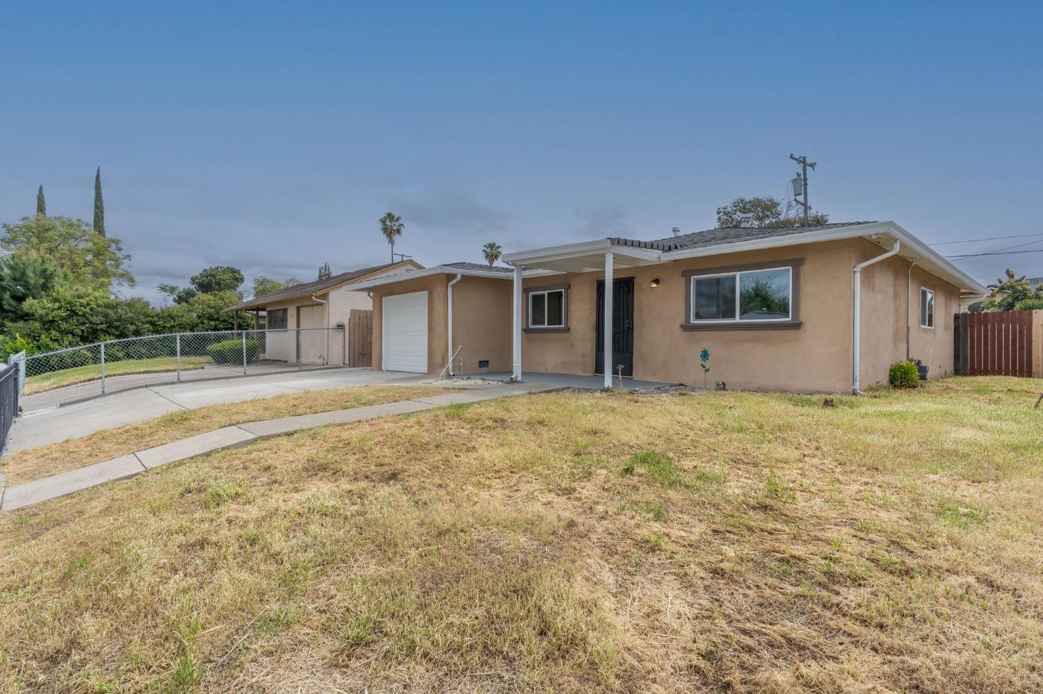 Detail Gallery Image 3 of 27 For 426 Howard St, Stockton,  CA 95206 - 3 Beds | 2 Baths