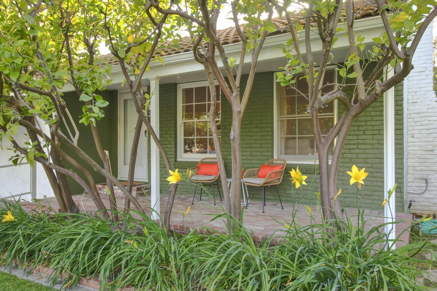 Detail Gallery Image 1 of 1 For 900 53rd St, Sacramento,  CA 95819 - 3 Beds | 1/1 Baths
