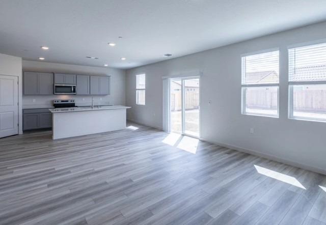 Detail Gallery Image 5 of 11 For 4684 Athena Dr, Merced,  CA 95348 - 4 Beds | 2/1 Baths