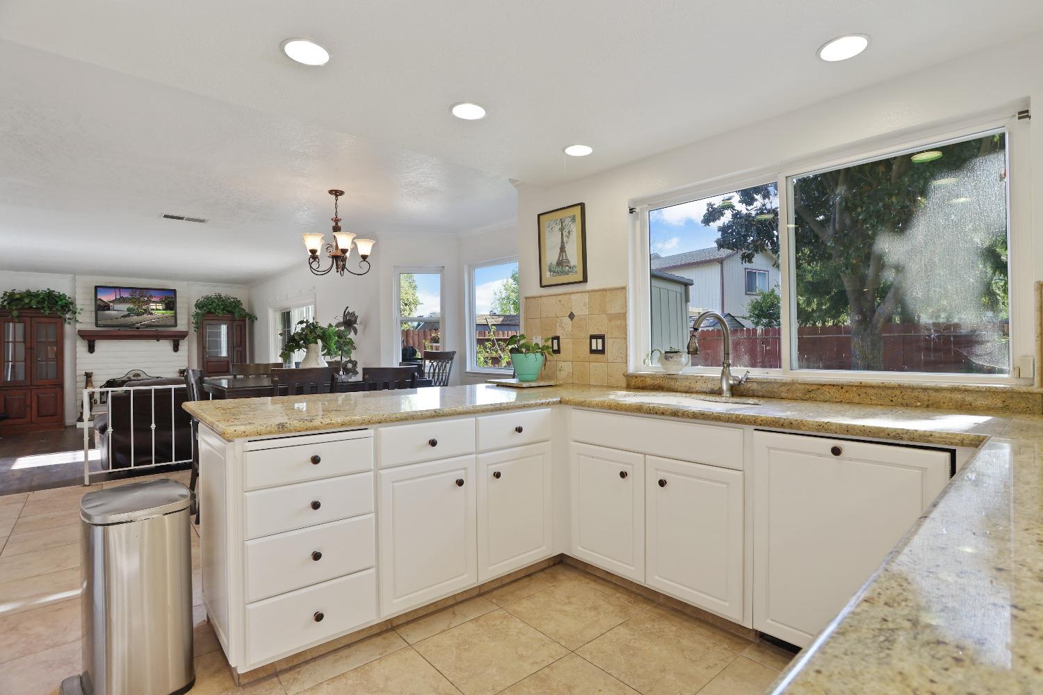 Detail Gallery Image 15 of 40 For 9127 Rutland Ct, Stockton,  CA 95209 - 4 Beds | 3 Baths