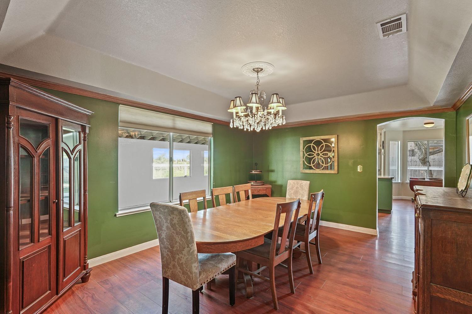 Detail Gallery Image 11 of 70 For 379 W Taddei Rd, Acampo,  CA 95220 - 3 Beds | 2/1 Baths