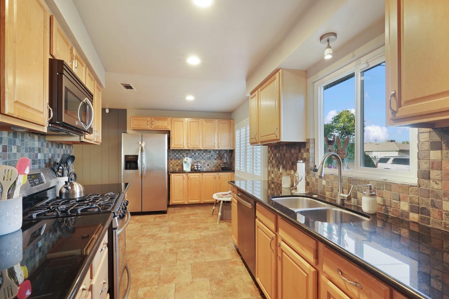 Detail Gallery Image 9 of 45 For 1133 S Orange Ave, Lodi,  CA 95240 - 3 Beds | 2 Baths