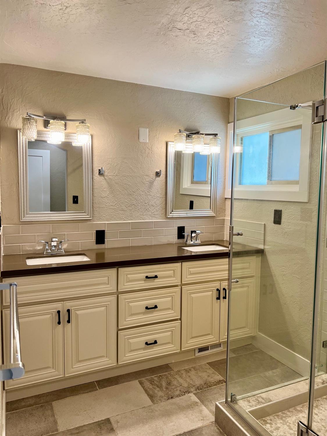 Detail Gallery Image 14 of 99 For 1228 W Walnut St, Stockton,  CA 95203 - 3 Beds | 2 Baths