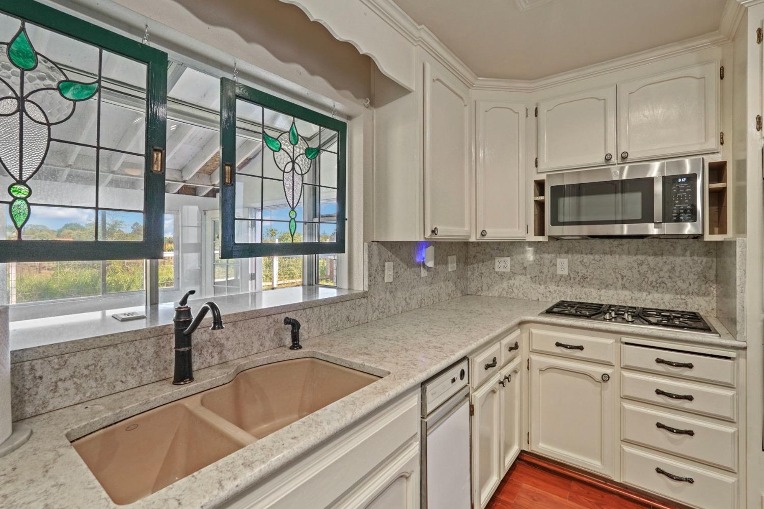 Detail Gallery Image 18 of 70 For 379 W Taddei Rd, Acampo,  CA 95220 - 3 Beds | 2/1 Baths
