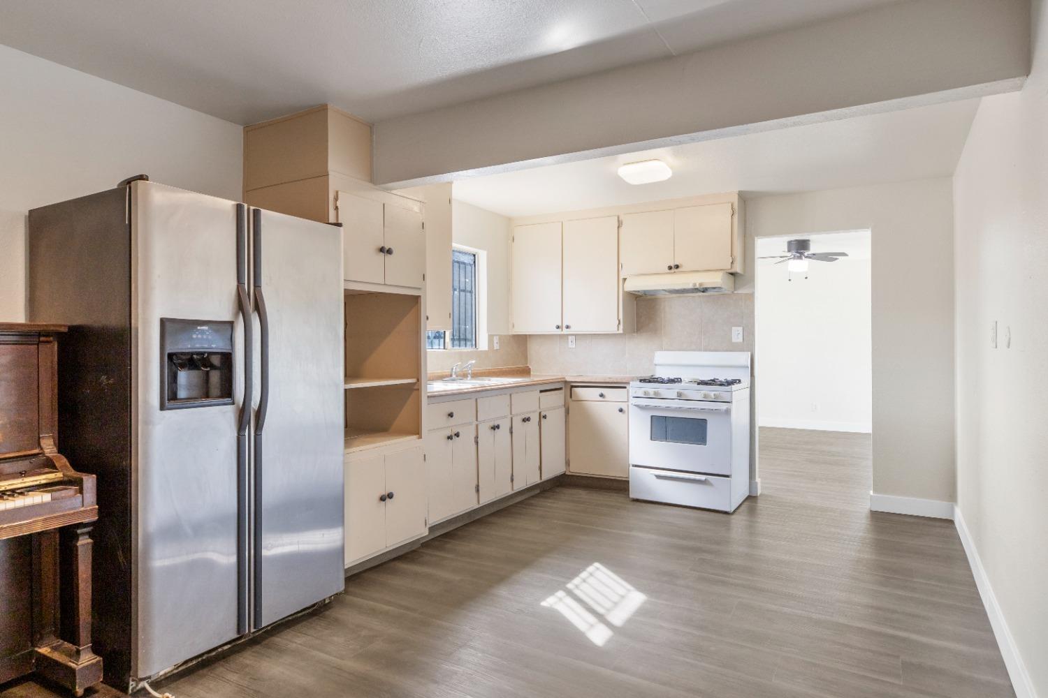 Detail Gallery Image 12 of 13 For 2121 S Lincoln St, Stockton,  CA 95206 - 3 Beds | 2 Baths
