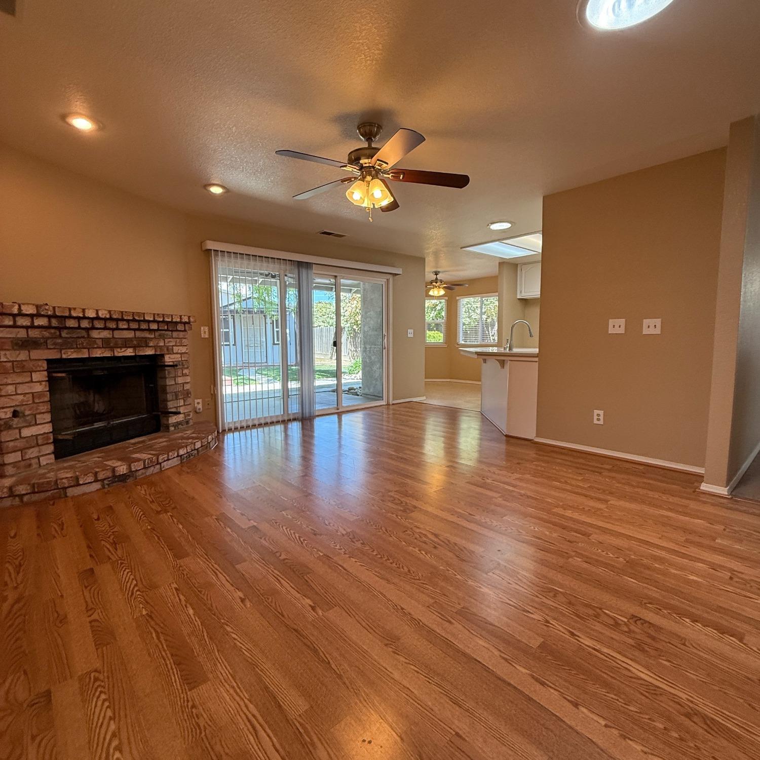 Detail Gallery Image 5 of 34 For 2301 Blue Quail Ct, Modesto,  CA 95355 - 4 Beds | 2 Baths