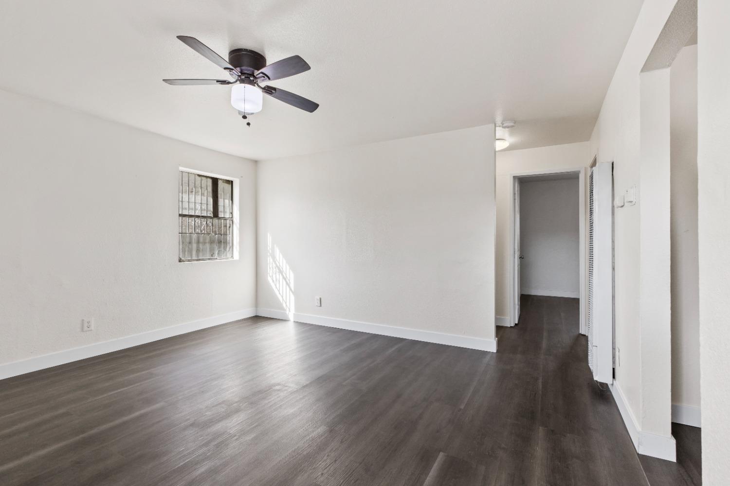 Detail Gallery Image 9 of 13 For 2121 S Lincoln St, Stockton,  CA 95206 - 3 Beds | 2 Baths