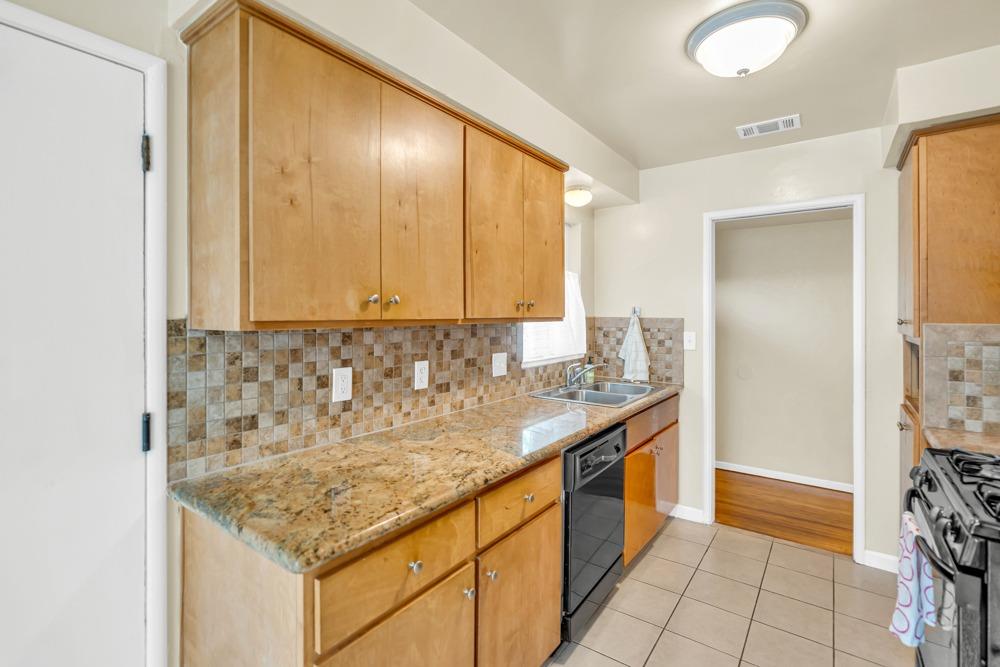 Detail Gallery Image 5 of 48 For 2150 60th Ave, Sacramento,  CA 95822 - 4 Beds | 2 Baths