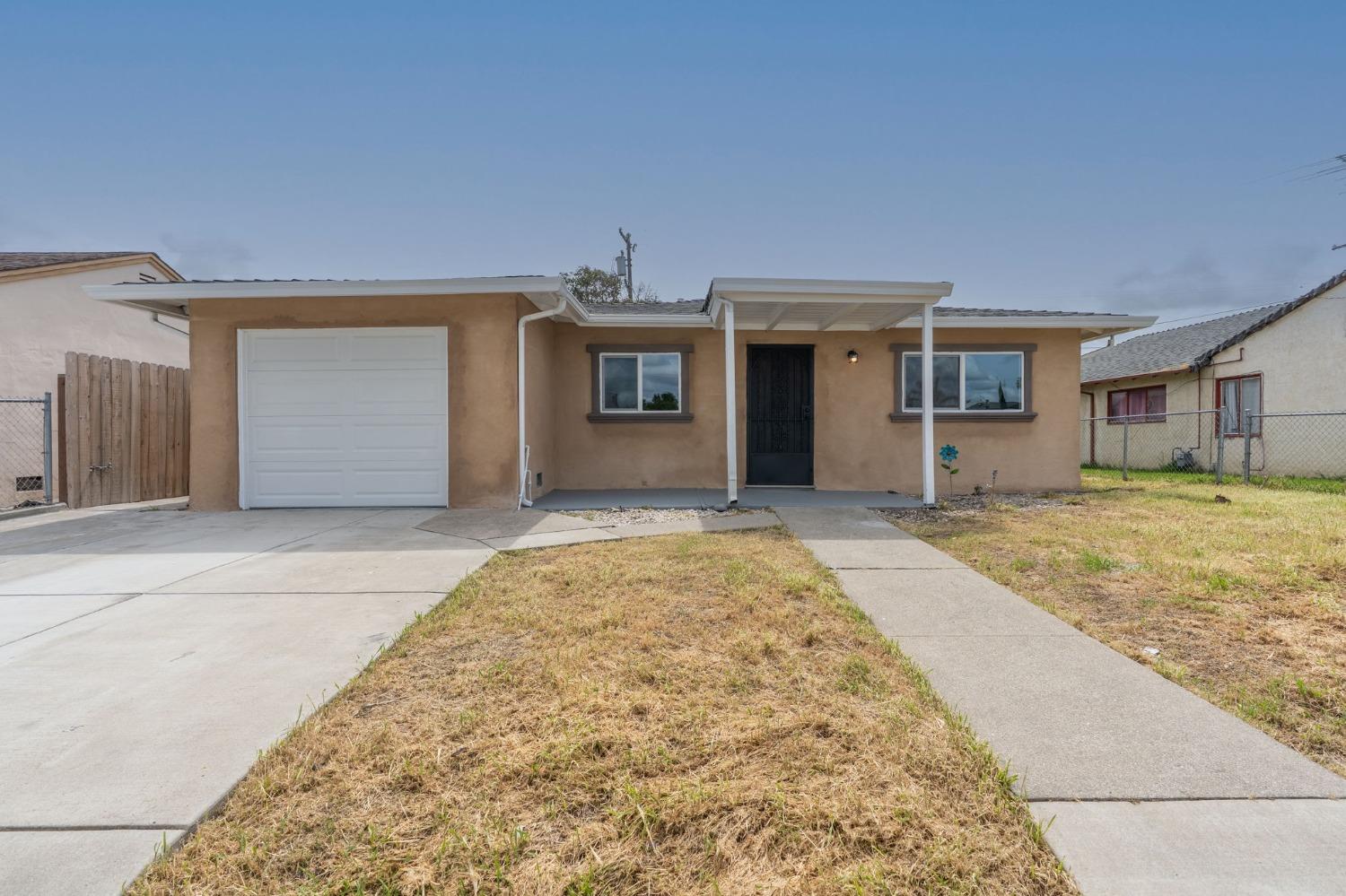 Detail Gallery Image 2 of 27 For 426 Howard St, Stockton,  CA 95206 - 3 Beds | 2 Baths
