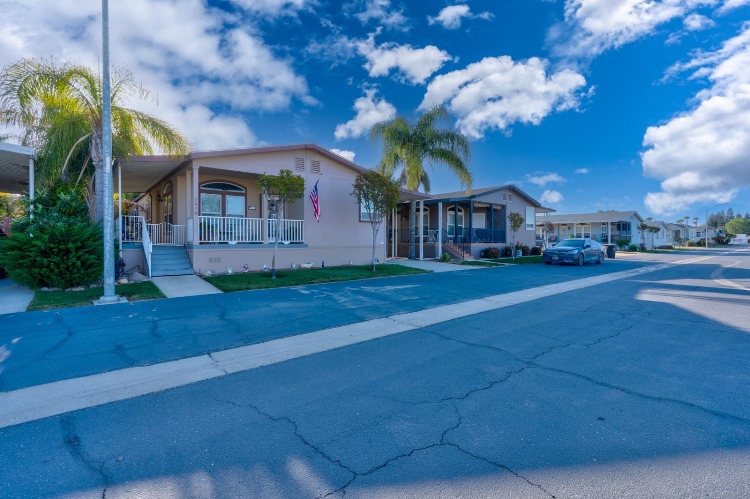 Detail Gallery Image 4 of 34 For 1470 Queen Way 17, Livingston,  CA 95334 - 2 Beds | 2 Baths
