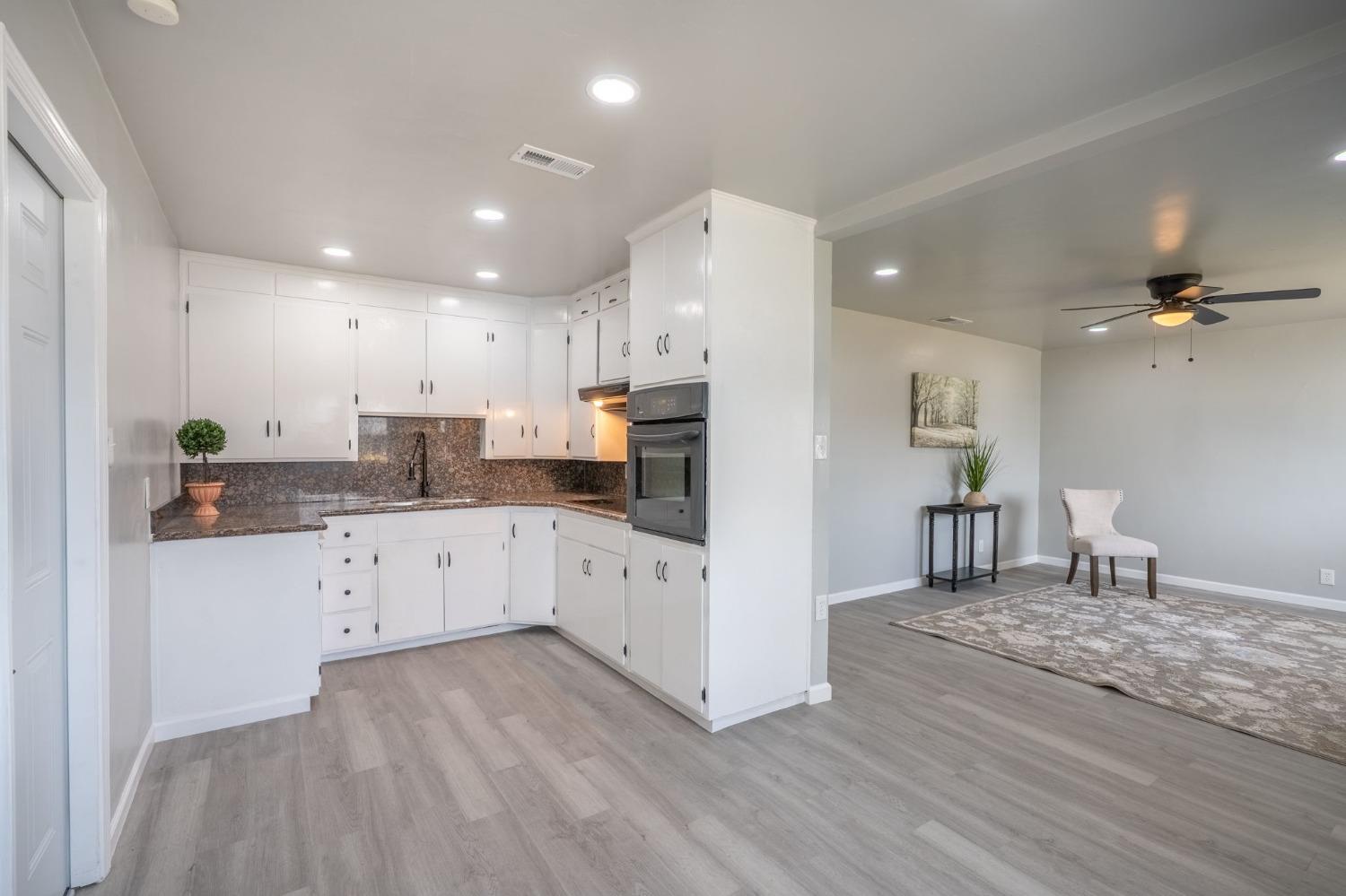 Detail Gallery Image 9 of 27 For 426 Howard St, Stockton,  CA 95206 - 3 Beds | 2 Baths
