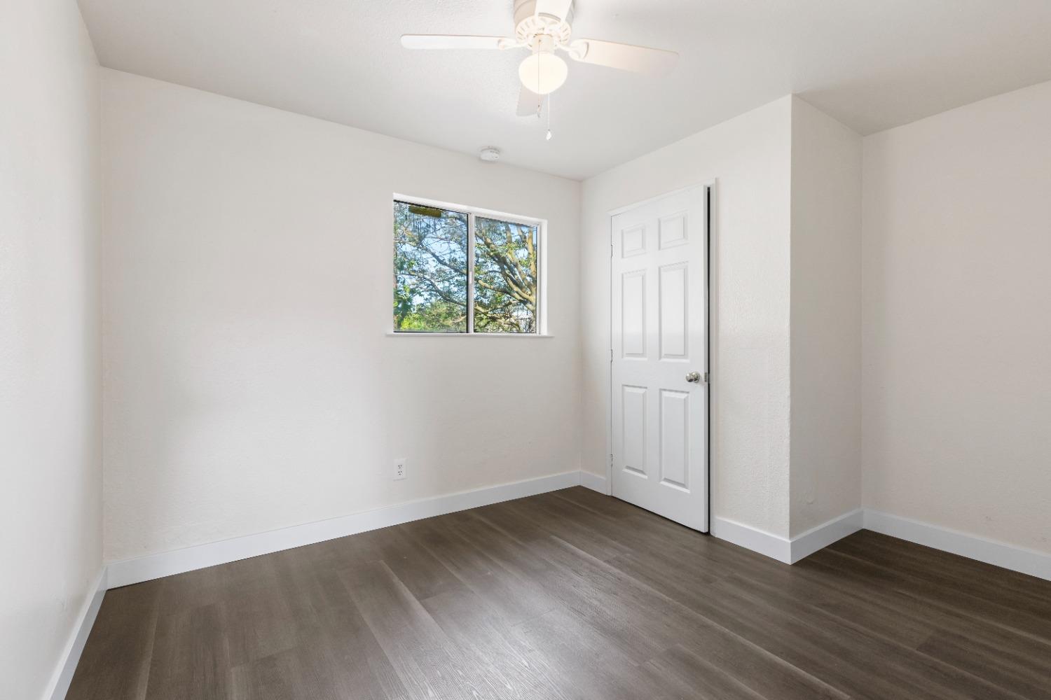 Detail Gallery Image 8 of 13 For 2121 S Lincoln St, Stockton,  CA 95206 - 3 Beds | 2 Baths