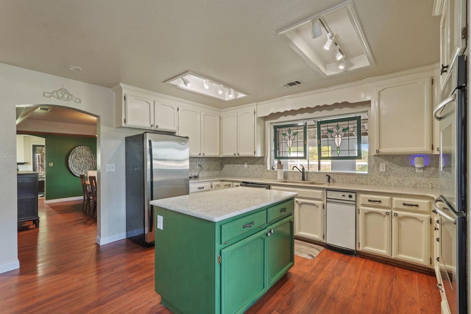 Detail Gallery Image 13 of 70 For 379 W Taddei Rd, Acampo,  CA 95220 - 3 Beds | 2/1 Baths