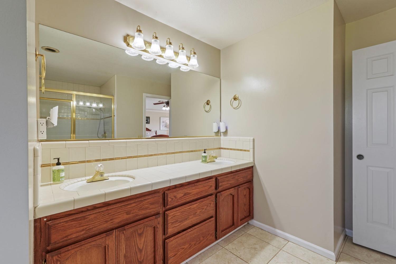 Detail Gallery Image 32 of 70 For 379 W Taddei Rd, Acampo,  CA 95220 - 3 Beds | 2/1 Baths