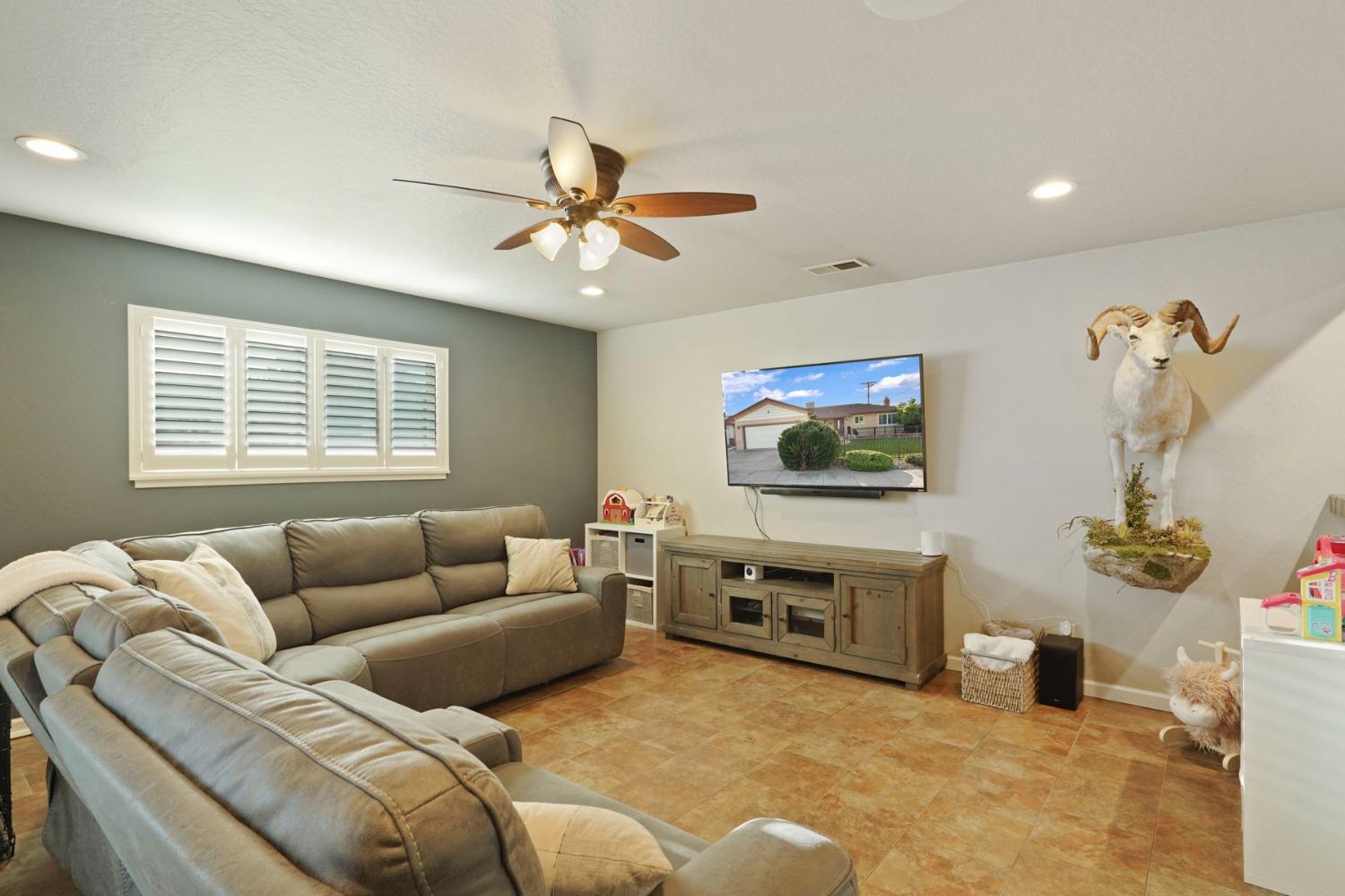 Detail Gallery Image 16 of 45 For 1133 S Orange Ave, Lodi,  CA 95240 - 3 Beds | 2 Baths