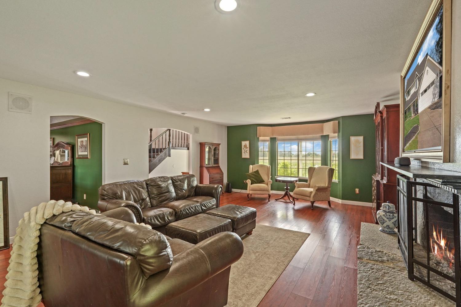 Detail Gallery Image 9 of 70 For 379 W Taddei Rd, Acampo,  CA 95220 - 3 Beds | 2/1 Baths
