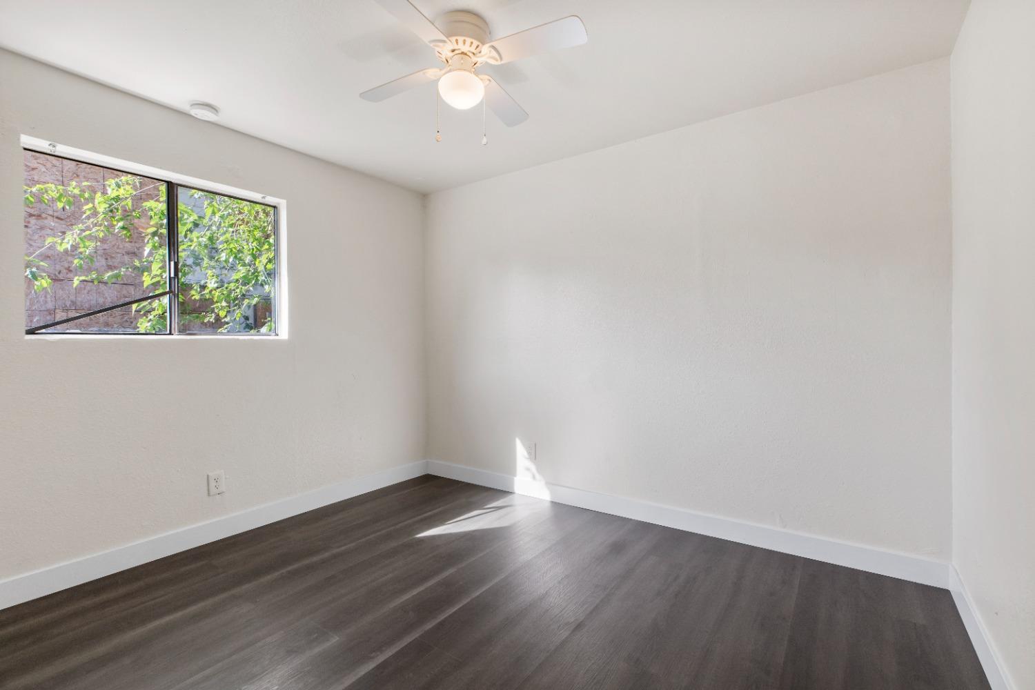 Detail Gallery Image 11 of 13 For 2121 S Lincoln St, Stockton,  CA 95206 - 3 Beds | 2 Baths