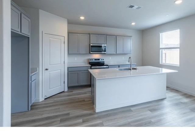 Detail Gallery Image 4 of 11 For 4684 Athena Dr, Merced,  CA 95348 - 4 Beds | 2/1 Baths
