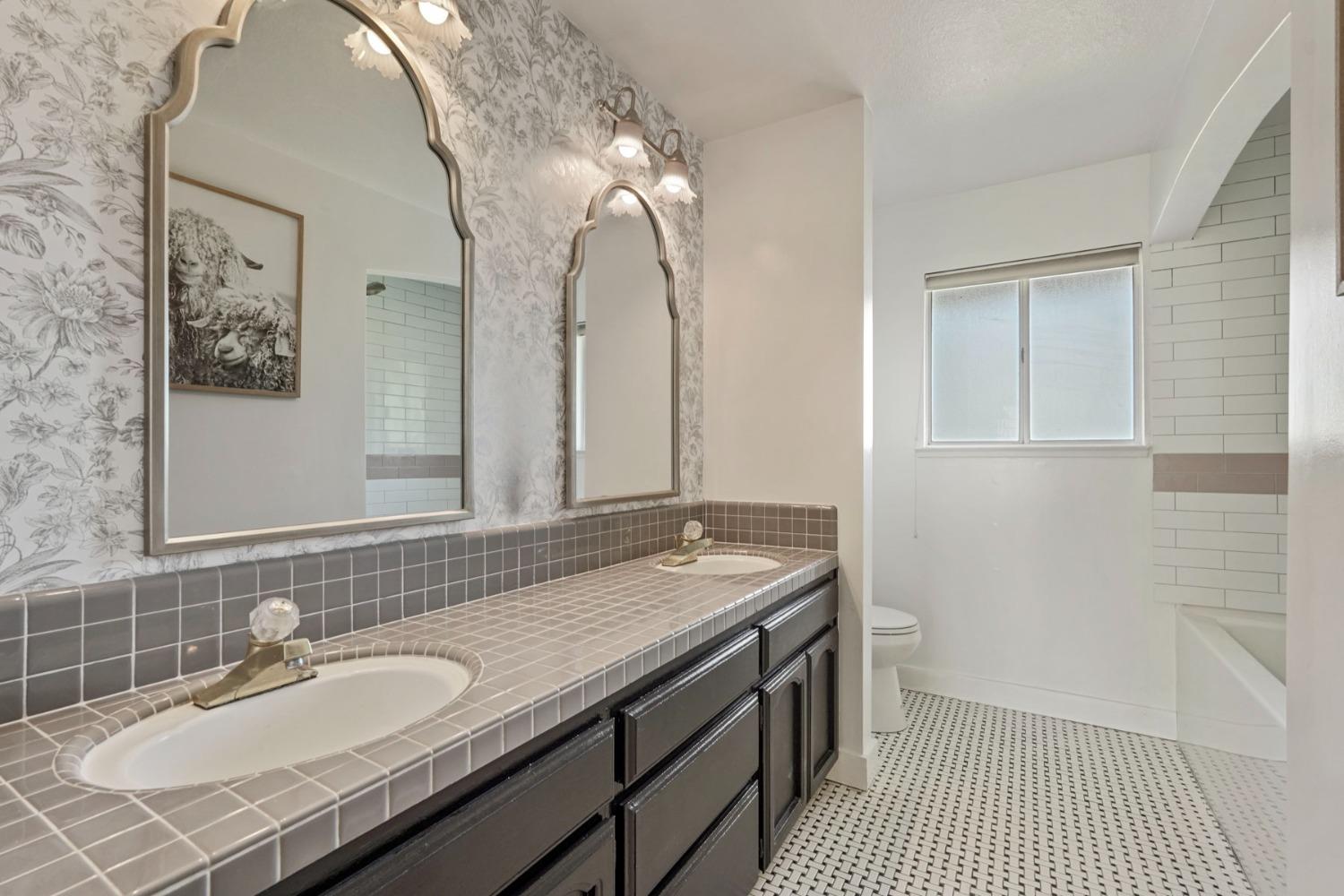 Detail Gallery Image 23 of 70 For 379 W Taddei Rd, Acampo,  CA 95220 - 3 Beds | 2/1 Baths