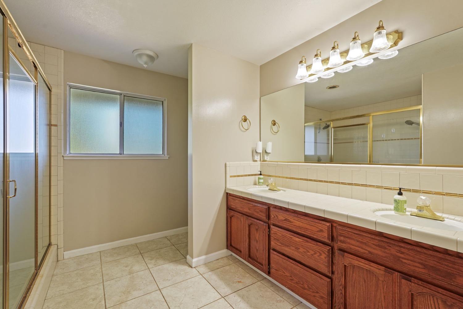 Detail Gallery Image 33 of 70 For 379 W Taddei Rd, Acampo,  CA 95220 - 3 Beds | 2/1 Baths