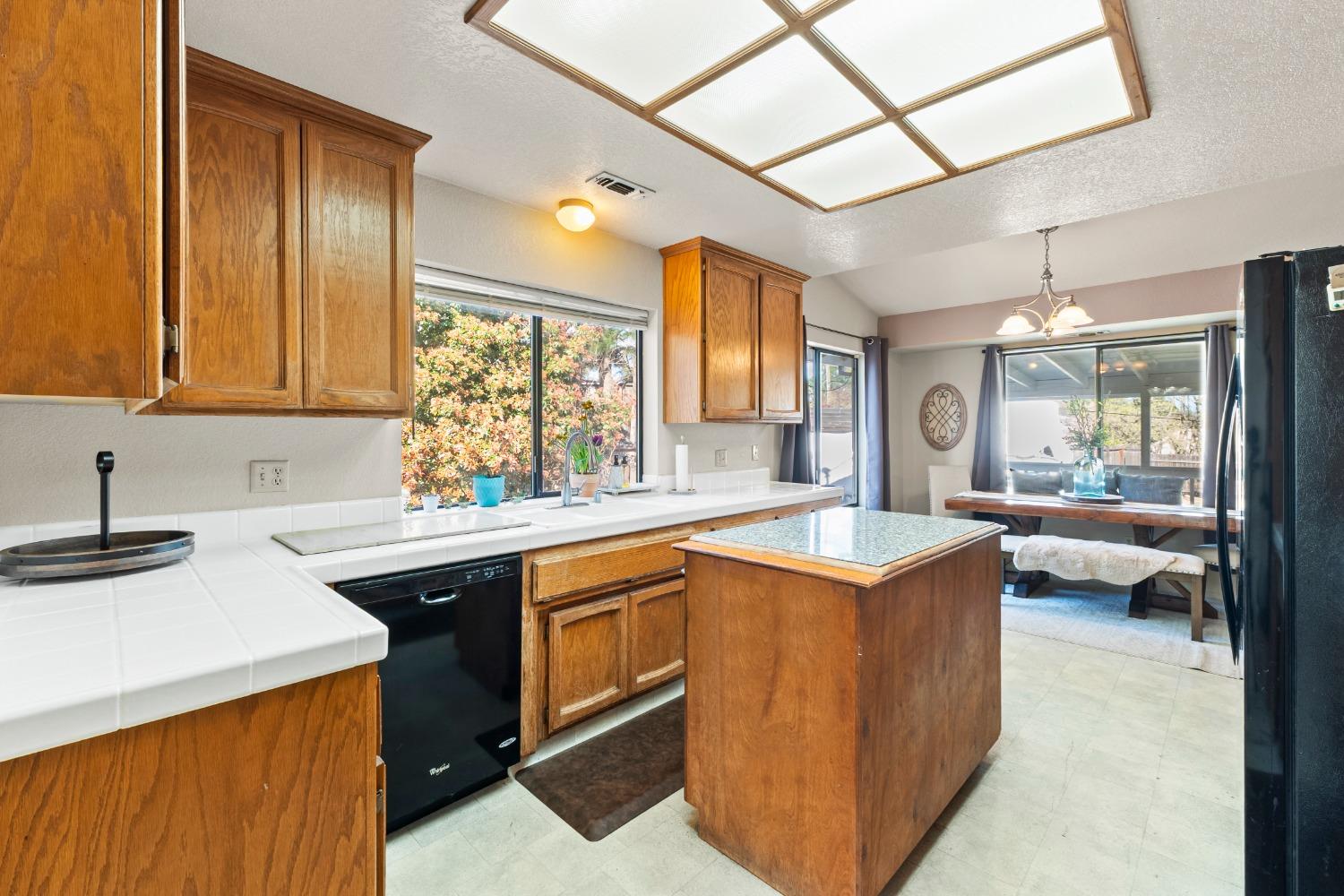 Detail Gallery Image 12 of 33 For 3068 Knollwood Dr, Cameron Park,  CA 95682 - 3 Beds | 2 Baths