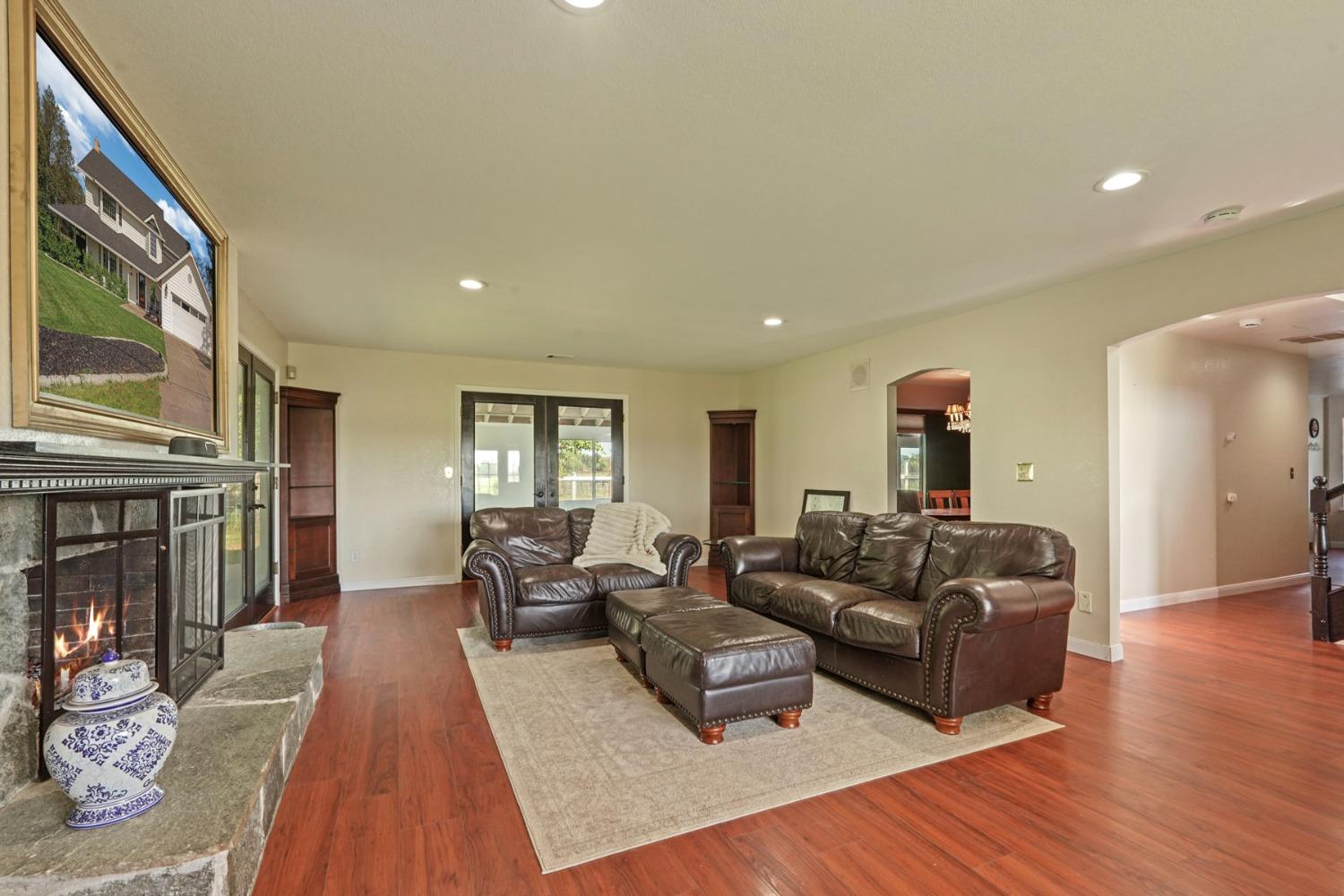 Detail Gallery Image 8 of 70 For 379 W Taddei Rd, Acampo,  CA 95220 - 3 Beds | 2/1 Baths