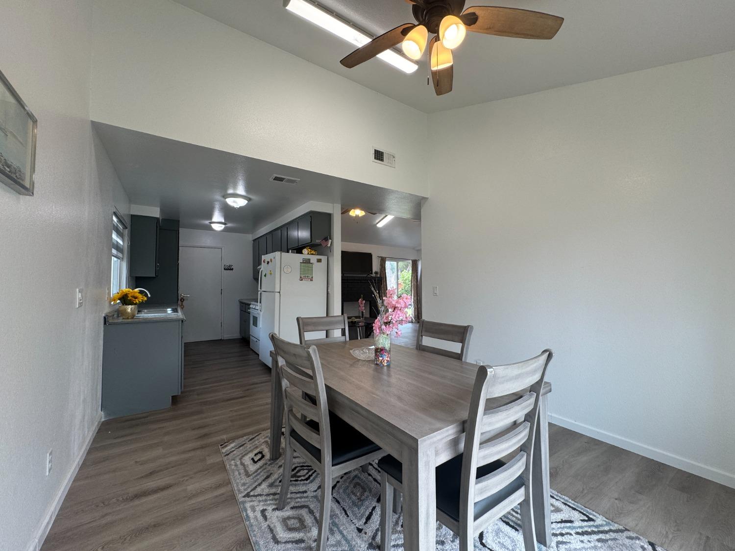 Detail Gallery Image 8 of 21 For 2953 Beeston Ave, Sacramento,  CA 95822 - 3 Beds | 2 Baths