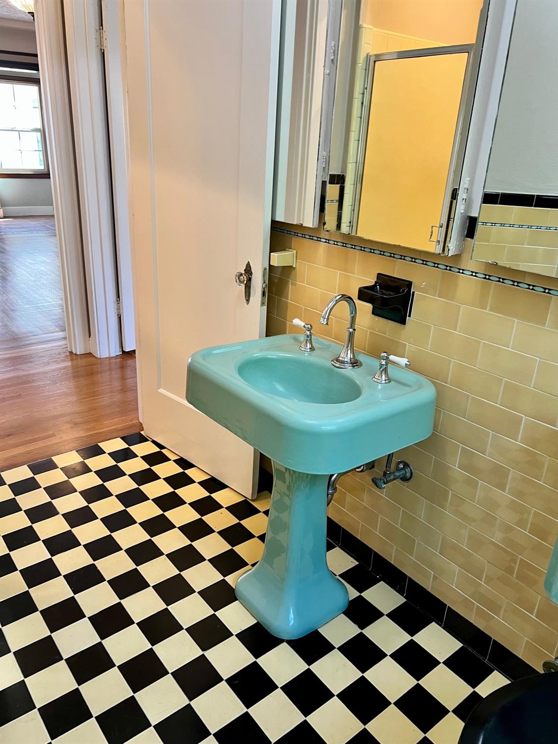 Detail Gallery Image 35 of 99 For 1228 W Walnut St, Stockton,  CA 95203 - 3 Beds | 2 Baths