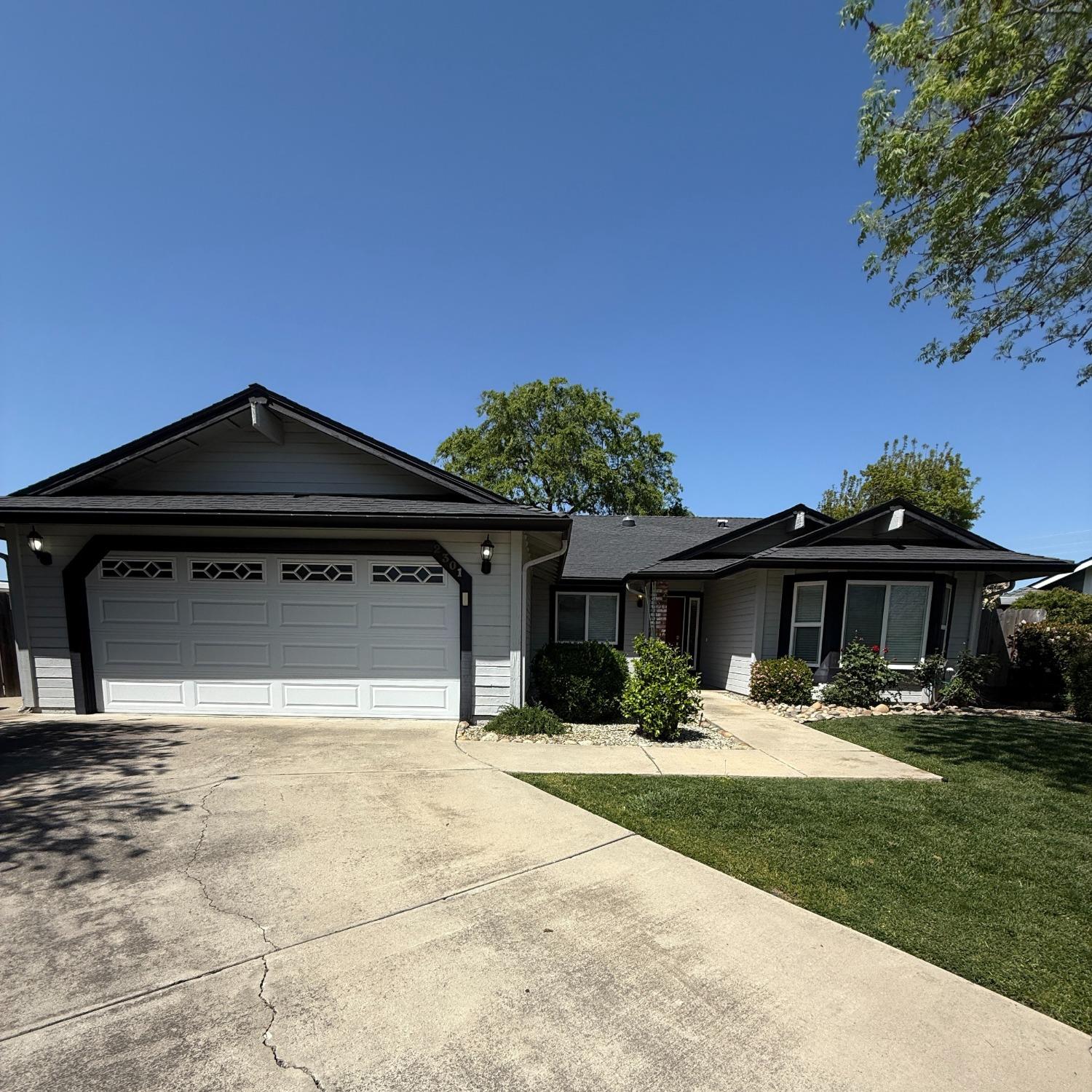 Detail Gallery Image 2 of 34 For 2301 Blue Quail Ct, Modesto,  CA 95355 - 4 Beds | 2 Baths