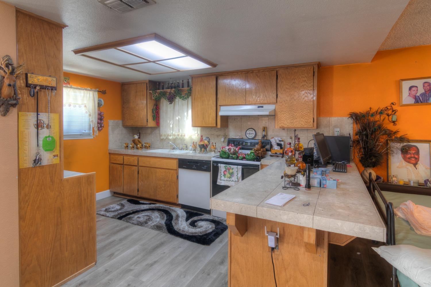 Detail Gallery Image 9 of 27 For 7326 Loma Verde Way, Sacramento,  CA 95822 - 3 Beds | 2 Baths