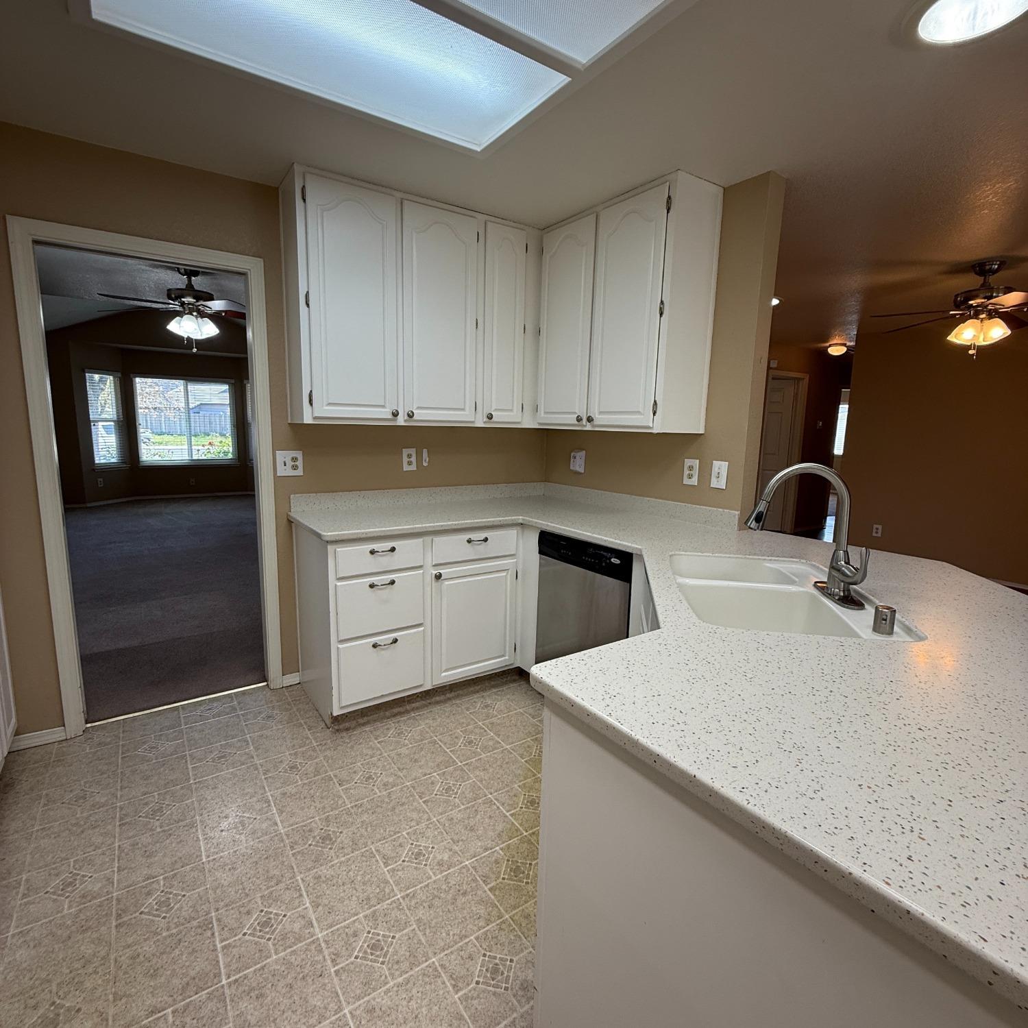 Detail Gallery Image 11 of 34 For 2301 Blue Quail Ct, Modesto,  CA 95355 - 4 Beds | 2 Baths