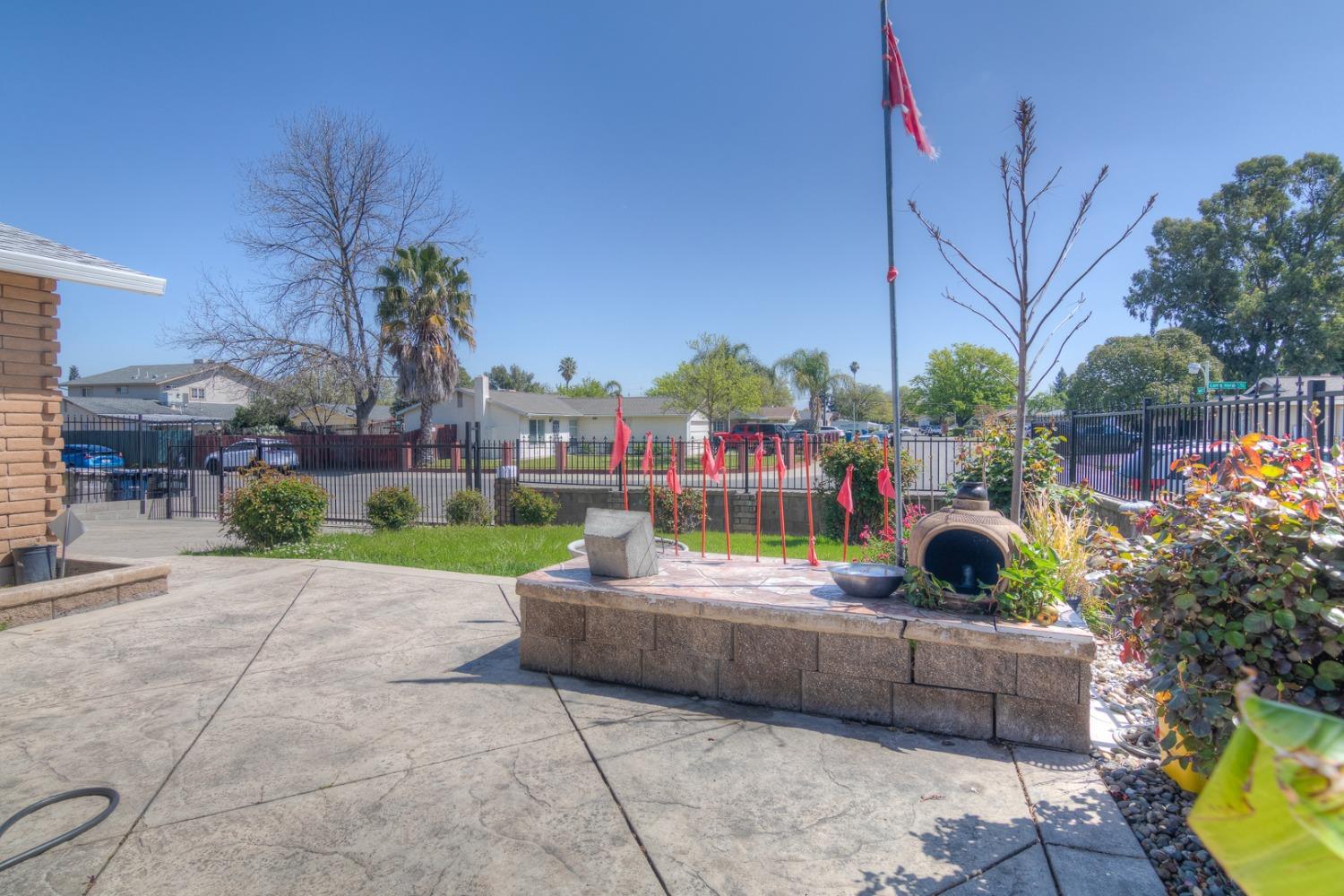 Detail Gallery Image 5 of 27 For 7326 Loma Verde Way, Sacramento,  CA 95822 - 3 Beds | 2 Baths