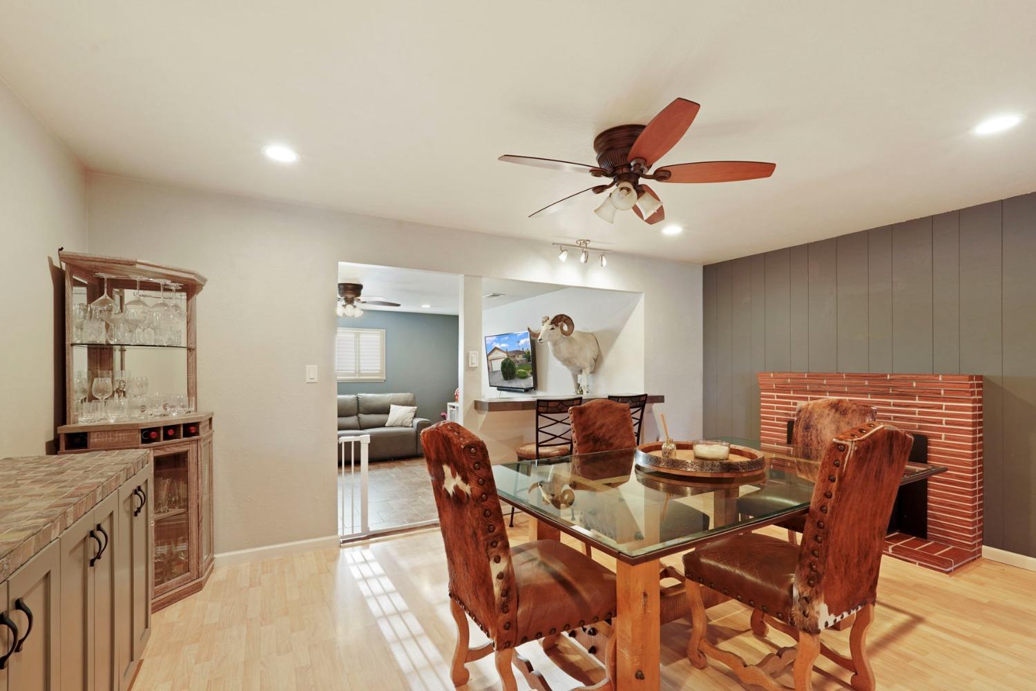 Detail Gallery Image 3 of 45 For 1133 S Orange Ave, Lodi,  CA 95240 - 3 Beds | 2 Baths