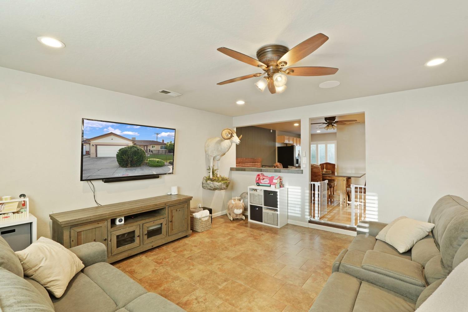 Detail Gallery Image 18 of 45 For 1133 S Orange Ave, Lodi,  CA 95240 - 3 Beds | 2 Baths