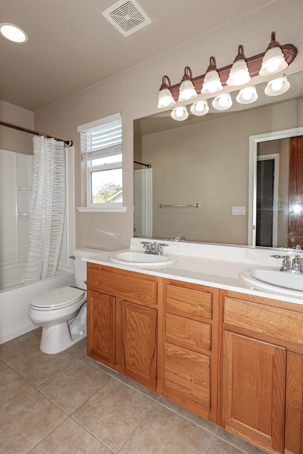 Detail Gallery Image 38 of 71 For 13318 Rivercrest Dr, Waterford,  CA 95386 - 4 Beds | 2/1 Baths