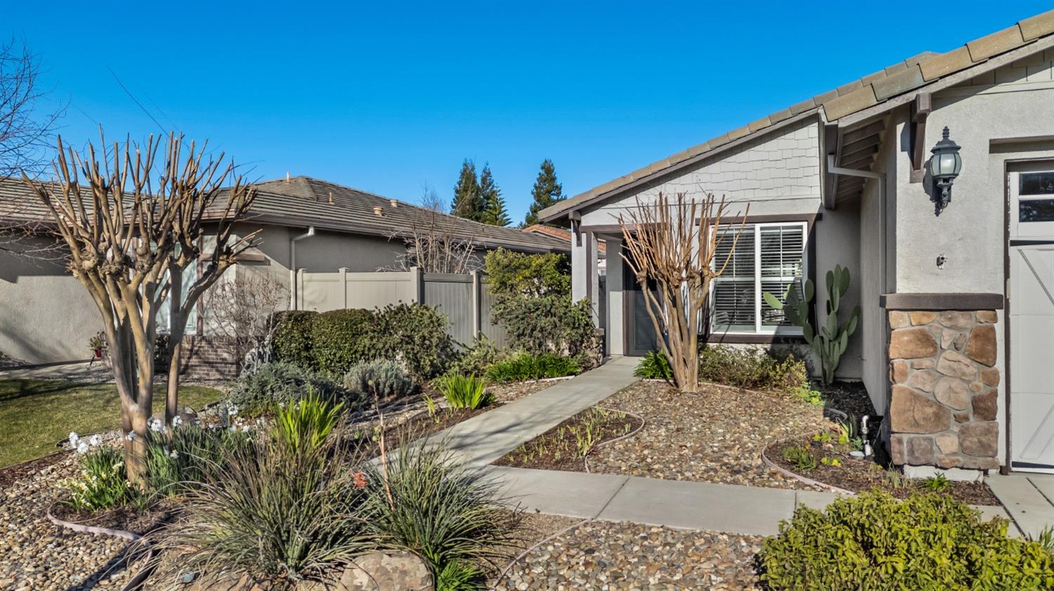 Detail Gallery Image 5 of 81 For 2327 Pepper Tree Ln, Manteca,  CA 95336 - 2 Beds | 2 Baths