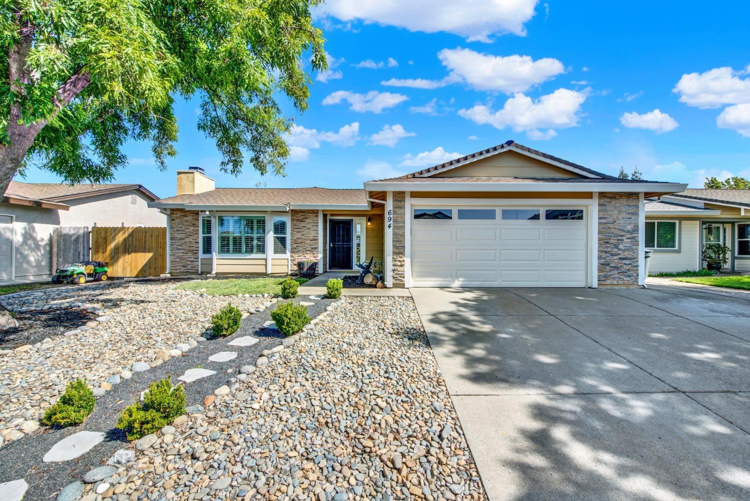 Detail Gallery Image 1 of 1 For 694 Young Way, Roseville,  CA 95678 - 4 Beds | 2 Baths