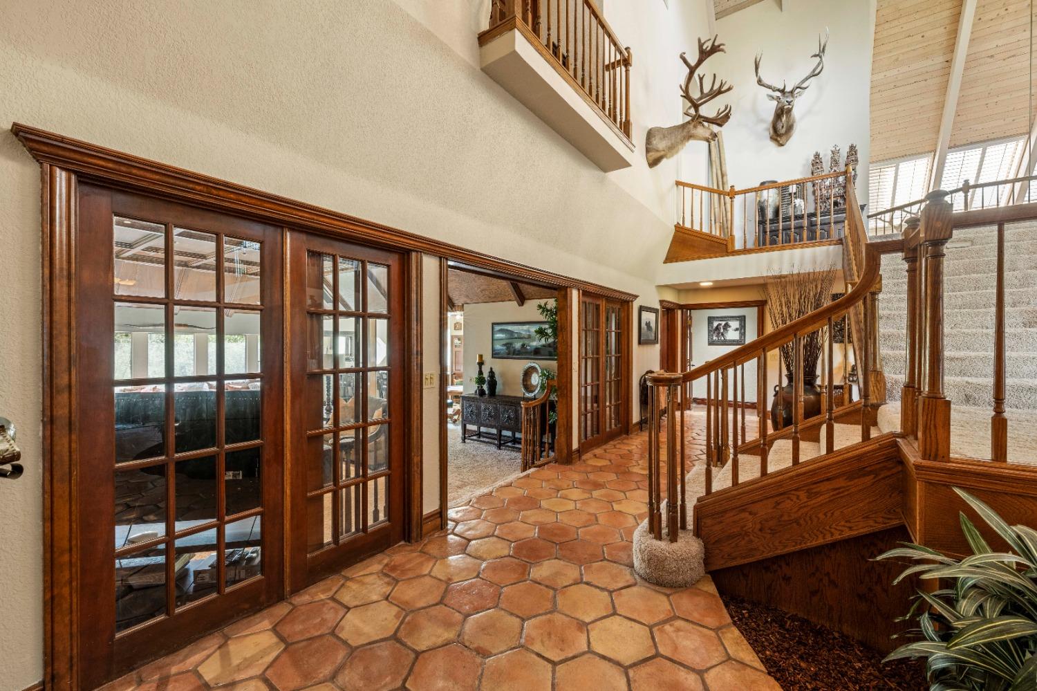 Detail Gallery Image 5 of 76 For 5966 Ridge Park Dr, Loomis,  CA 95650 - 5 Beds | 4/2 Baths