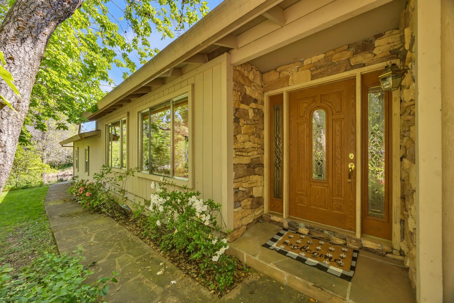 Detail Gallery Image 6 of 72 For 6880 White Ln, Loomis,  CA 95650 - 3 Beds | 3 Baths