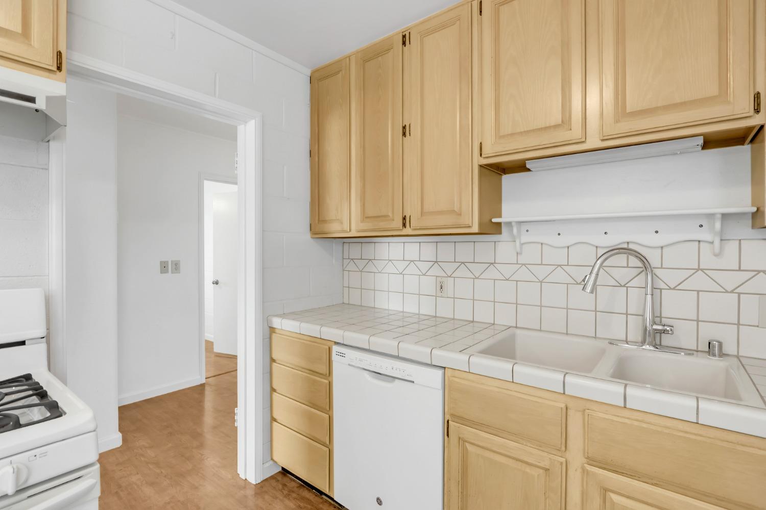 Detail Gallery Image 10 of 36 For 5213 Ortega St, Sacramento,  CA 95820 - 3 Beds | 1 Baths