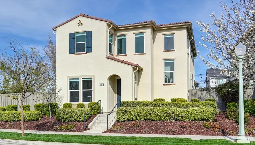 Detail Gallery Image 1 of 1 For 25 Larry Welden St, Sacramento,  CA 95816 - 4 Beds | 3 Baths
