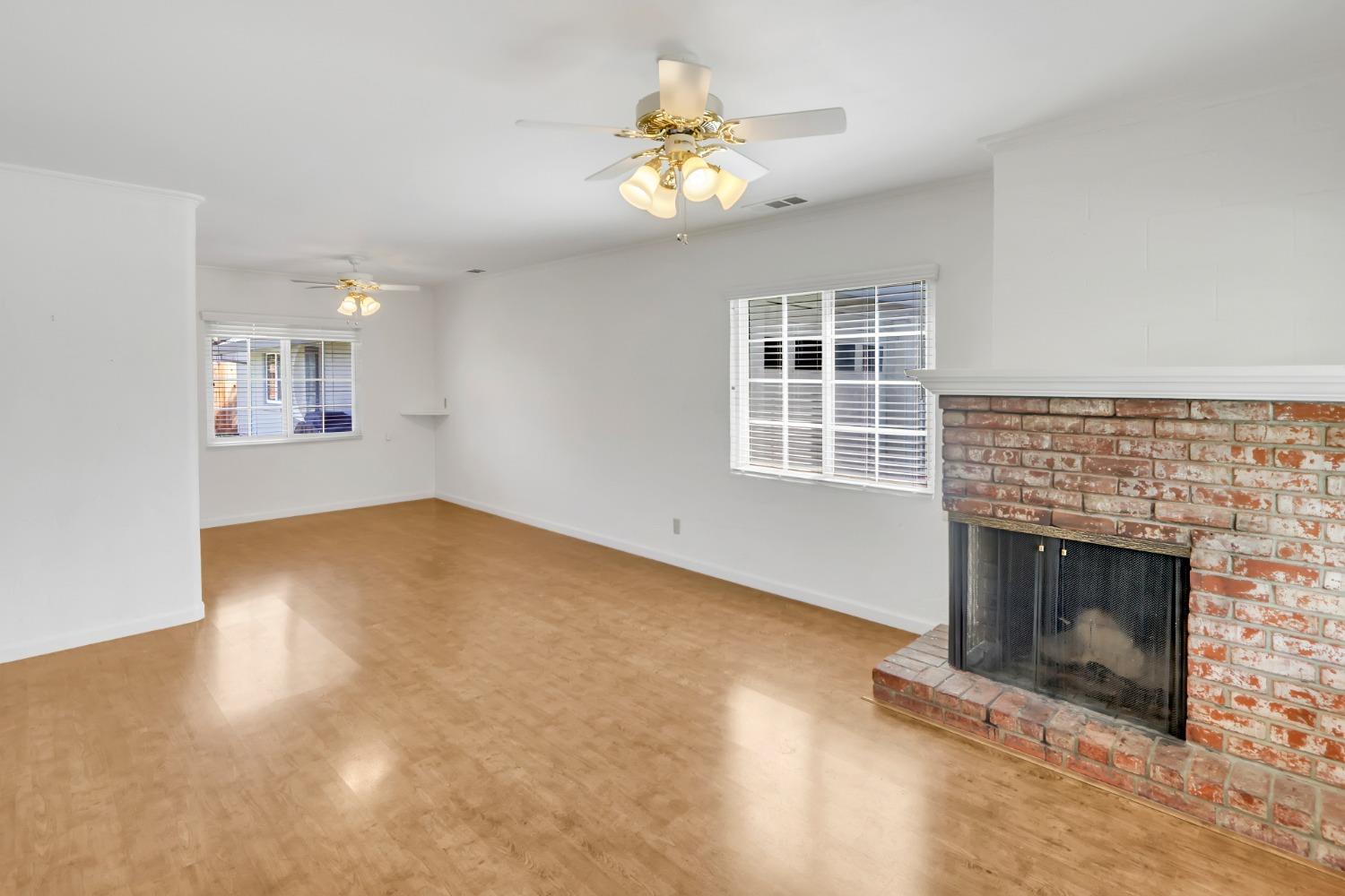 Detail Gallery Image 4 of 36 For 5213 Ortega St, Sacramento,  CA 95820 - 3 Beds | 1 Baths