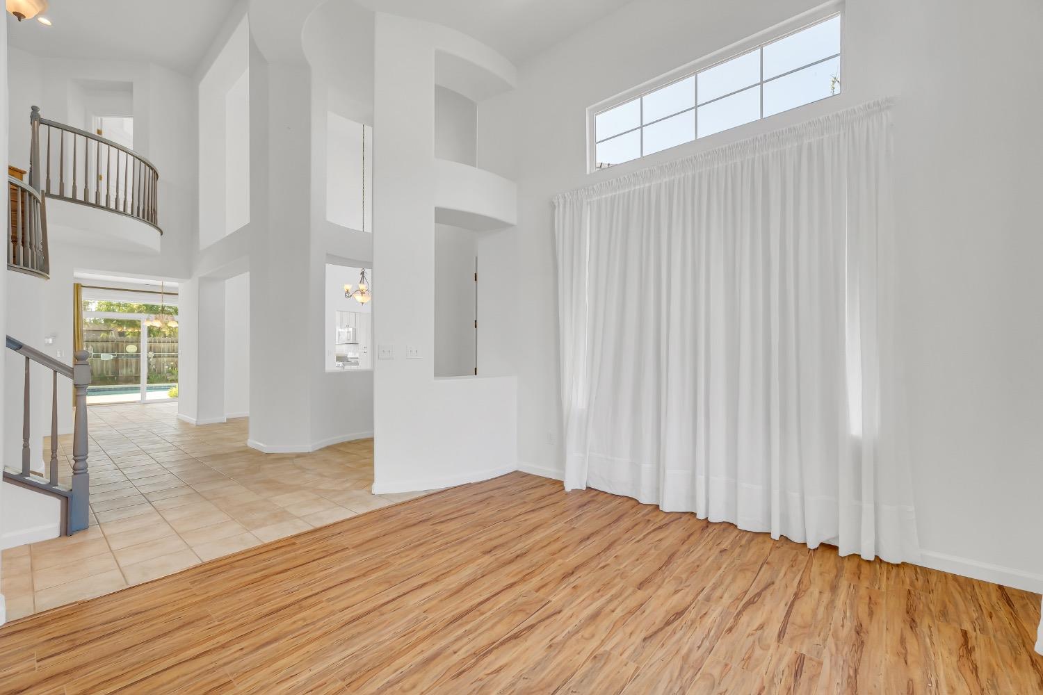 Detail Gallery Image 7 of 49 For 1902 Gerber Dr, Stockton,  CA 95209 - 4 Beds | 3/1 Baths