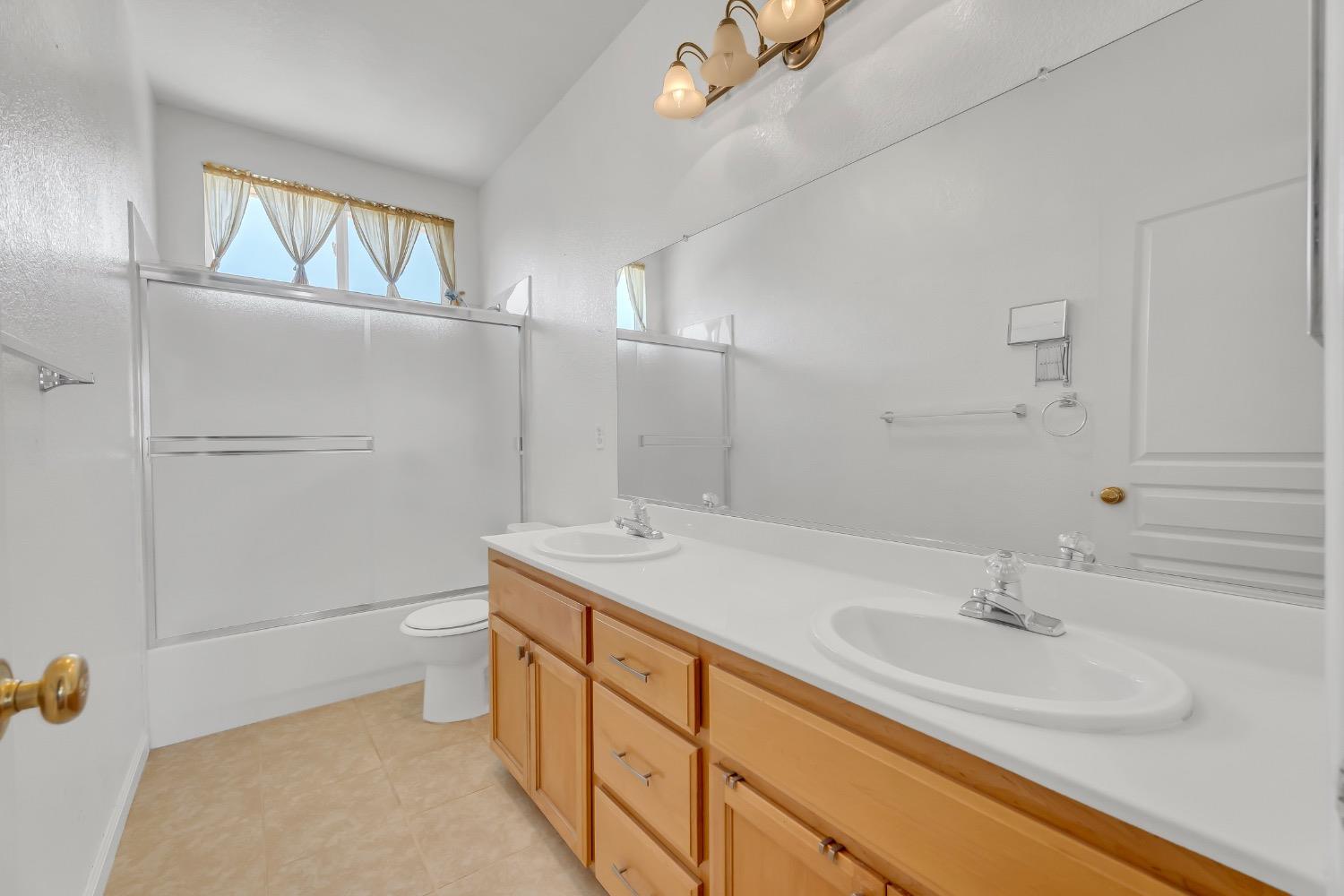 Detail Gallery Image 35 of 49 For 1902 Gerber Dr, Stockton,  CA 95209 - 4 Beds | 3/1 Baths