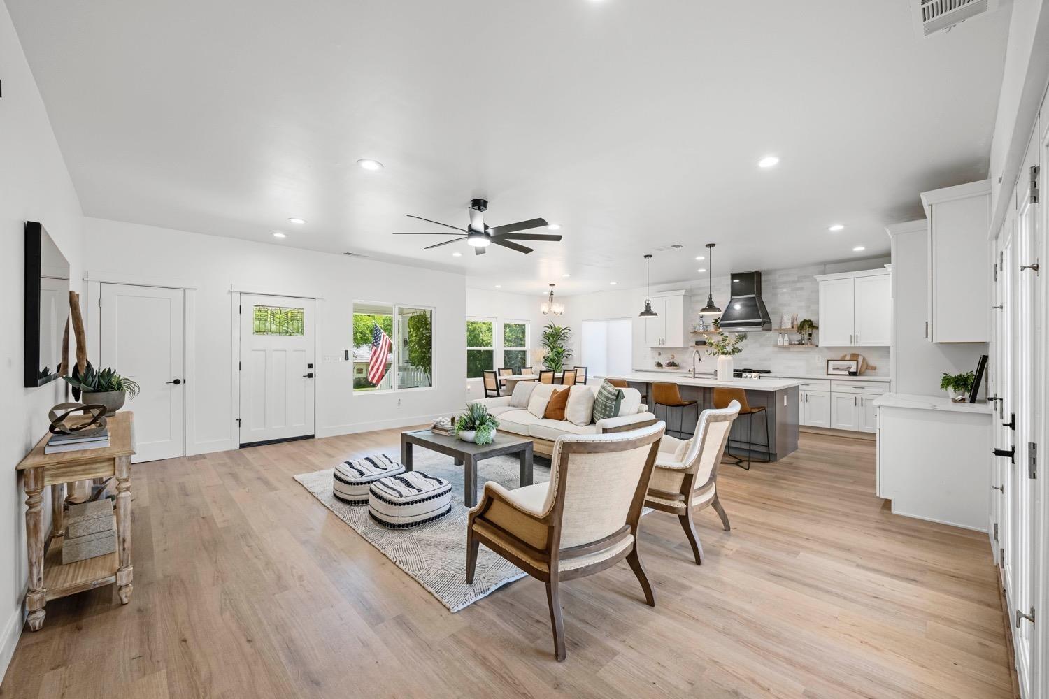 Detail Gallery Image 6 of 39 For 303 El Dorado Ave, Roseville,  CA 95678 - 4 Beds | 3 Baths
