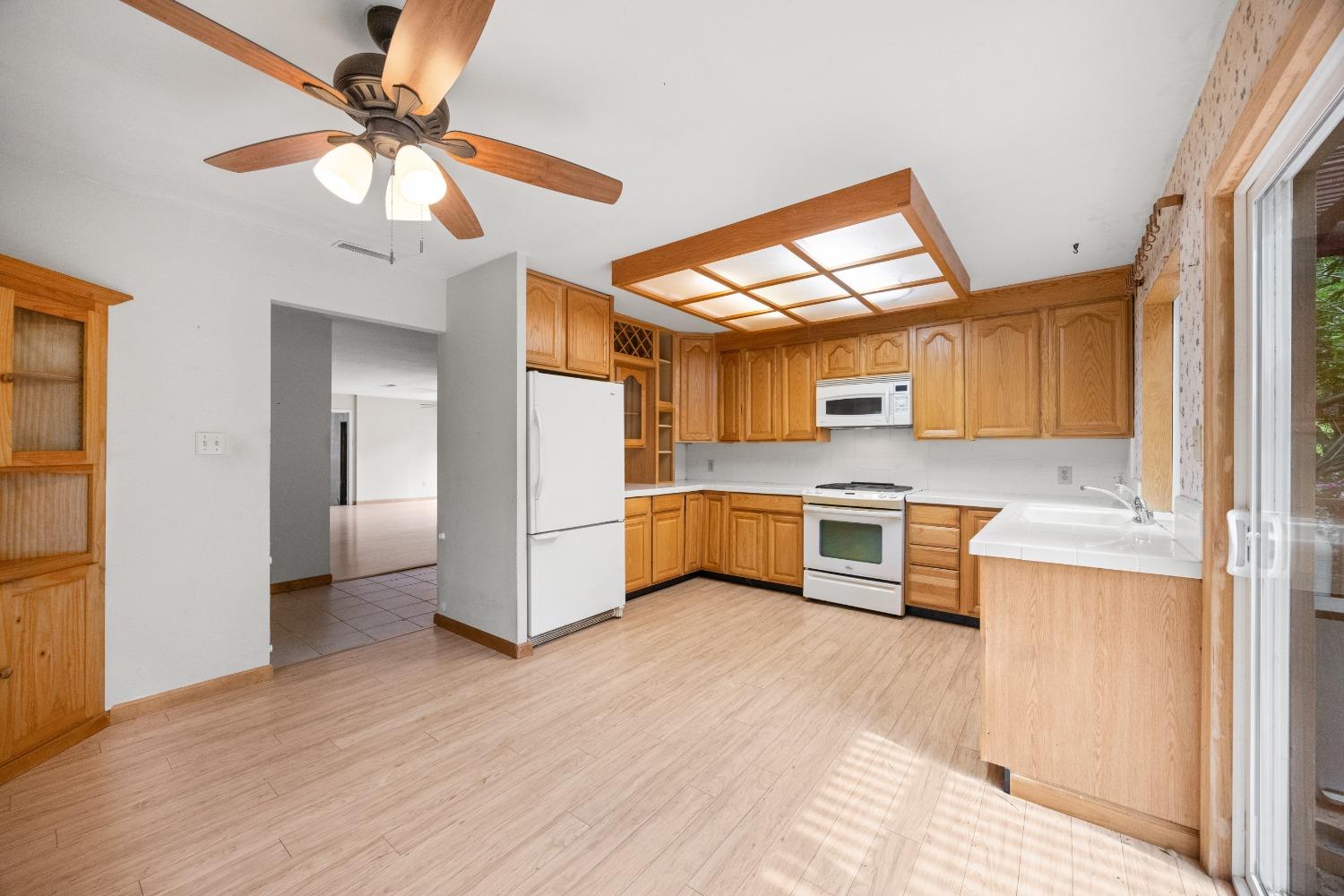 Detail Gallery Image 16 of 72 For 6880 White Ln, Loomis,  CA 95650 - 3 Beds | 3 Baths