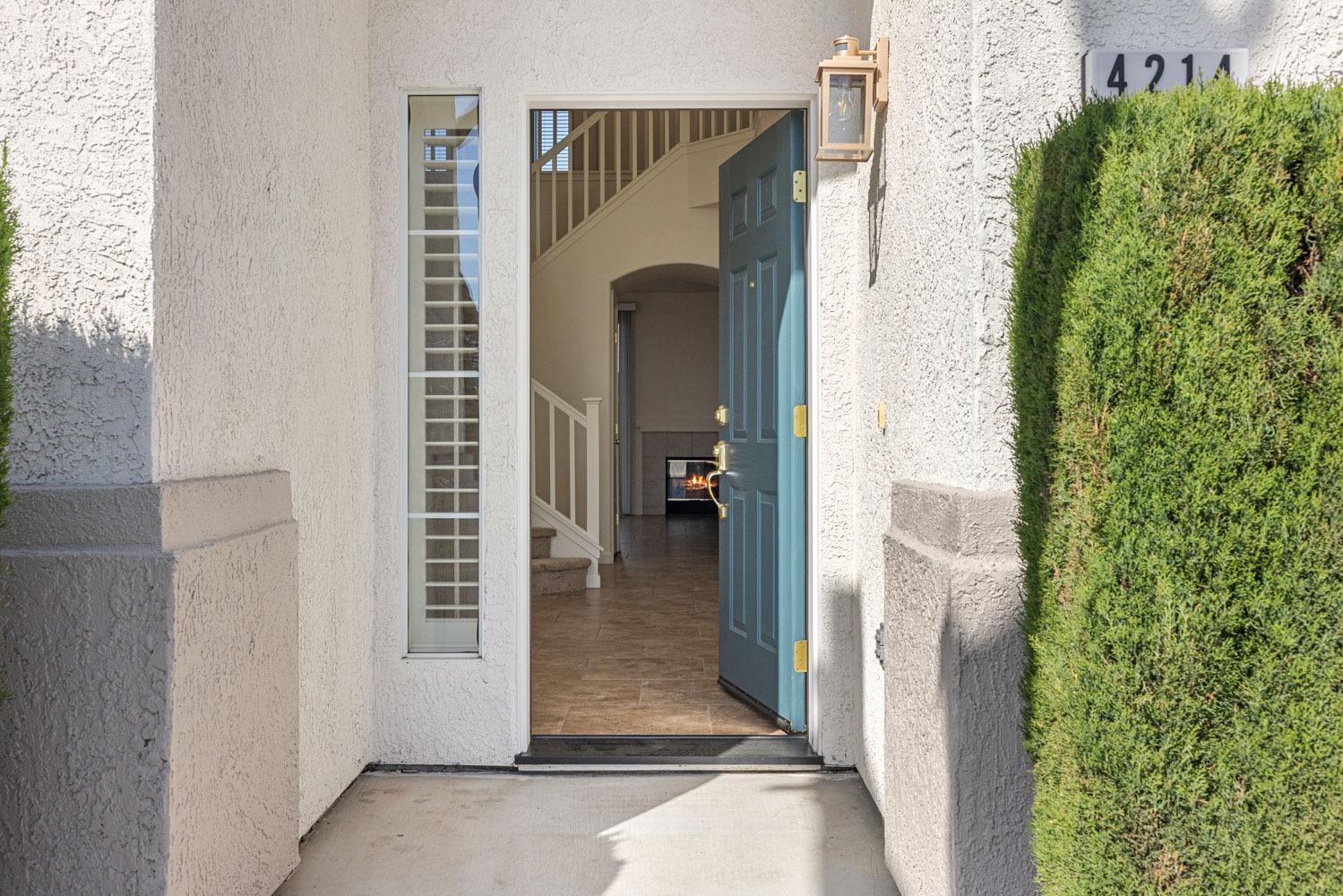 Detail Gallery Image 5 of 51 For 4214 Maddie Cir, Stockton,  CA 95209 - 4 Beds | 3 Baths